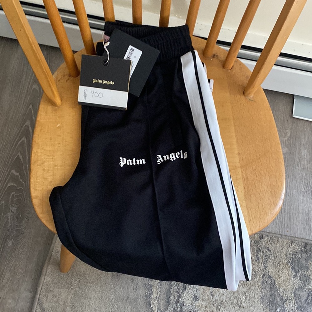 Brand new. Only selling cause they’re to small for me.